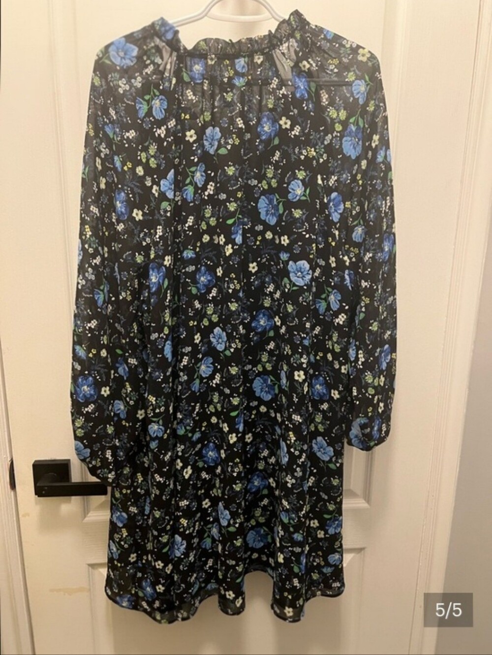 NWT Size XL Banana Republic Black with blue Floral Long Sleeve V-Neck Dress boho